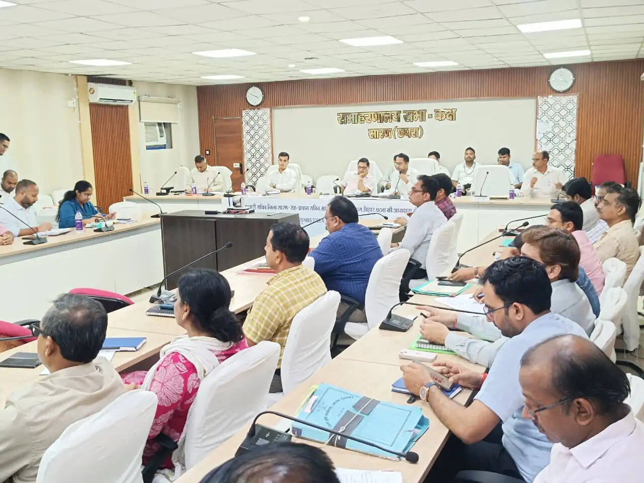 सारण में संभावित बाढ़ व सुखाड़ से निपटने को प्रधान सचिव सह प्रभारी सचिव ने की समीक्षा बैठक