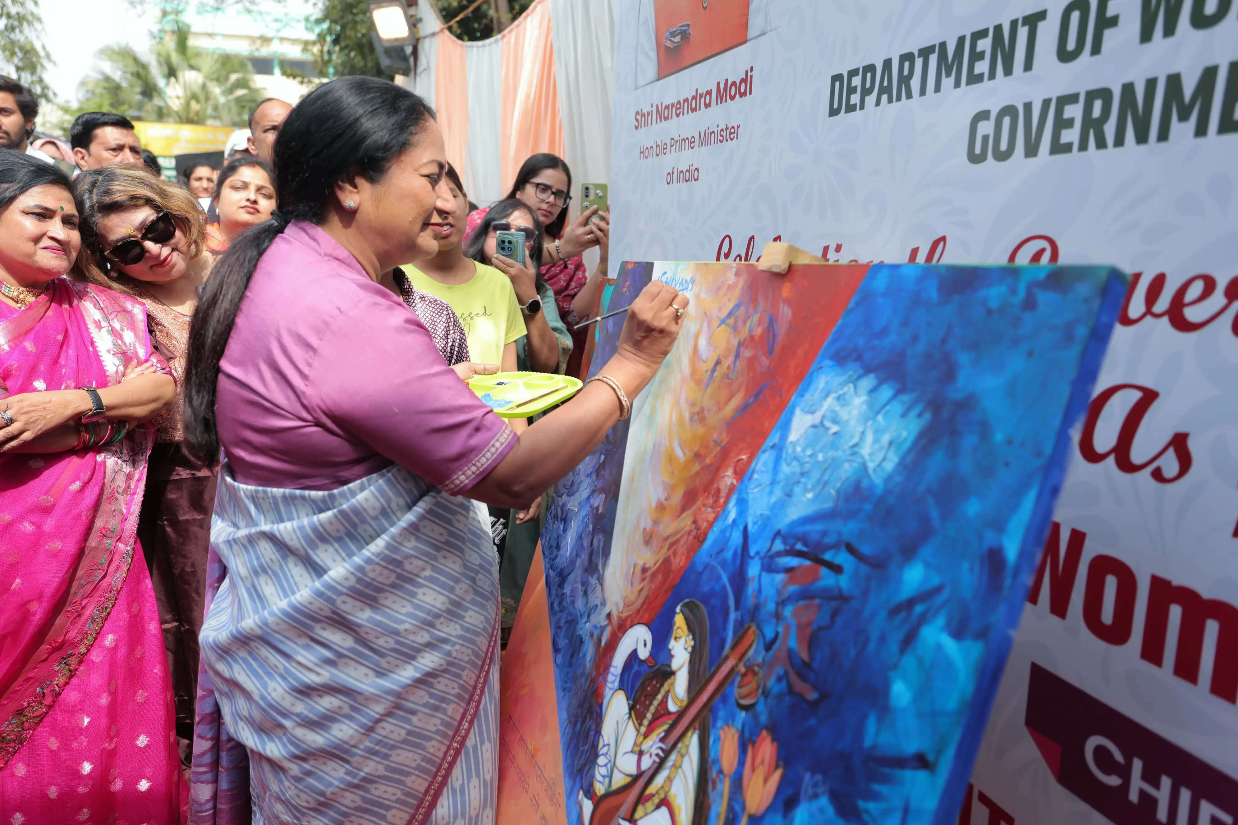 कर्तव्य, समर्पण और सेवा का सजीव रूप नारी शक्ति : रेखा गुप्ता