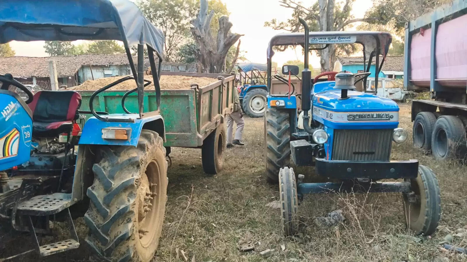 कोरिया: अवैध खनिज परिवहन पर नवपदस्थ जिला खनिज अधिकारी की सख्ती, आठ वाहन जब्‍त