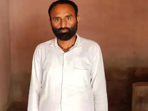 एक साल से फरार इनामी तस्कर गिरफ्तार