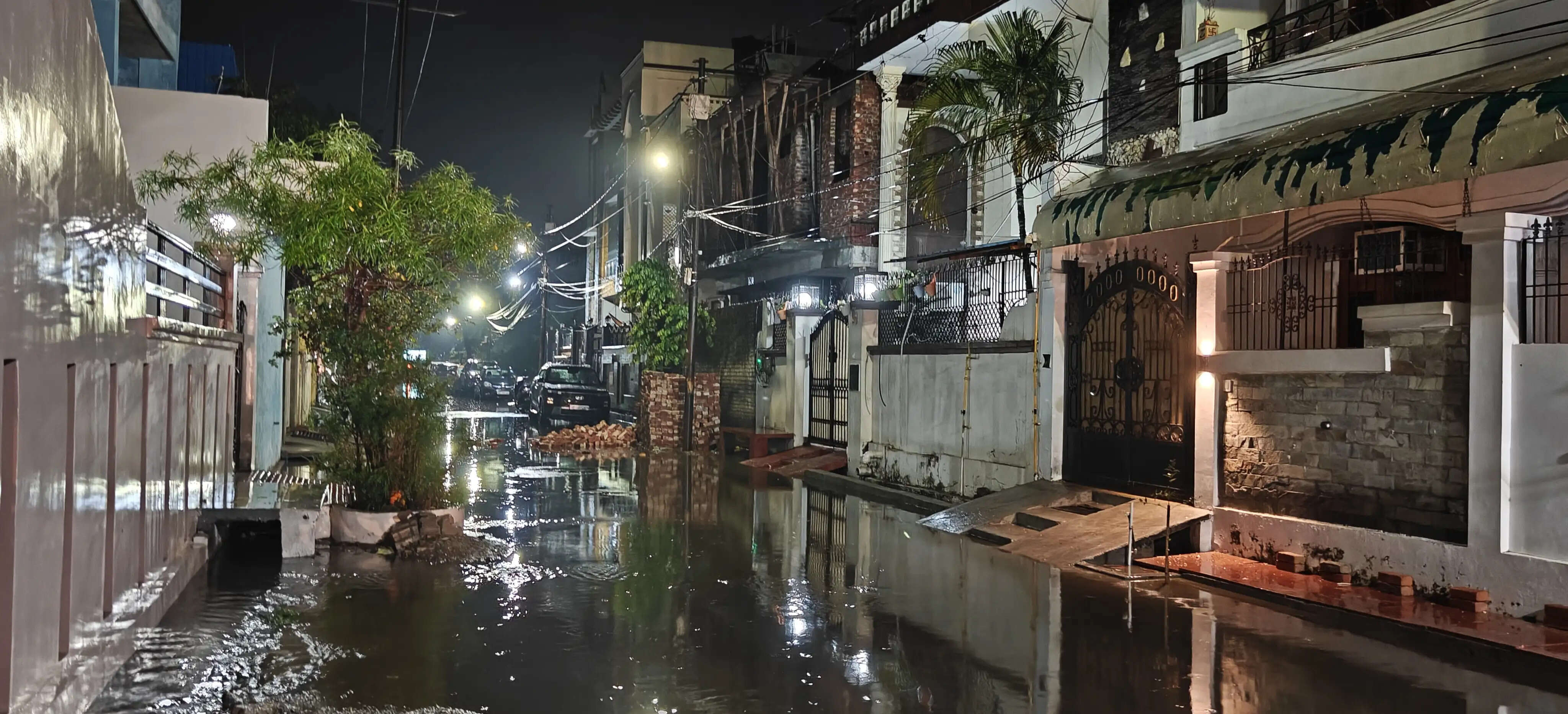 मुरादाबाद : तीन घंटे की मूसलाधार बारिश से पीतलनगरी पानी से लबालब