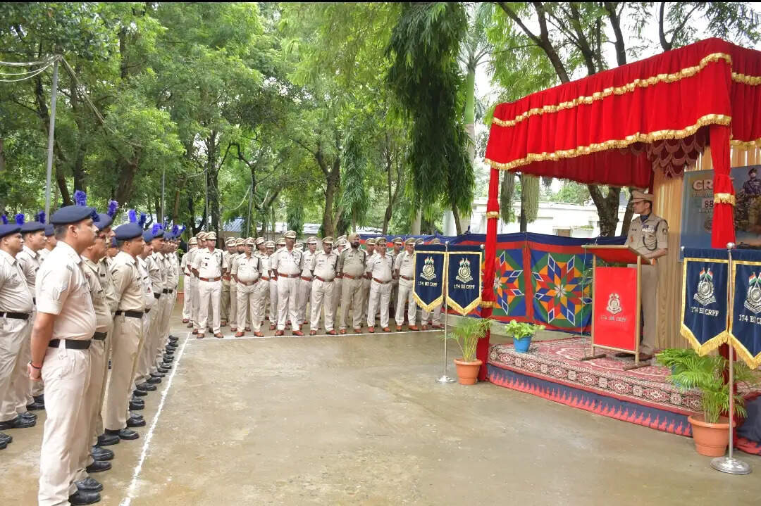 सीआरपीएफ ने हर चुनौती में निभाई राष्ट्र सुरक्षा की जिम्मेदारी : कमांडेंट मनोज डंग