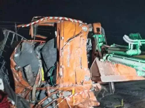 दो ट्रकों की आमने-सामने की टक्कर में तीन की मौत, एक गंभीर घायल