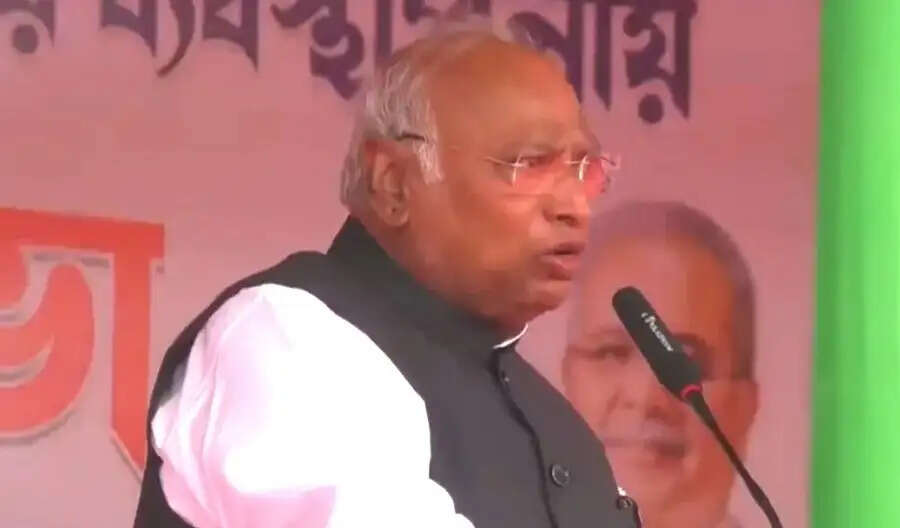 इंदिरा गांधी ने कहा था असम ‘शांति का द्वीप’: मल्लिकार्जुन खड़गे