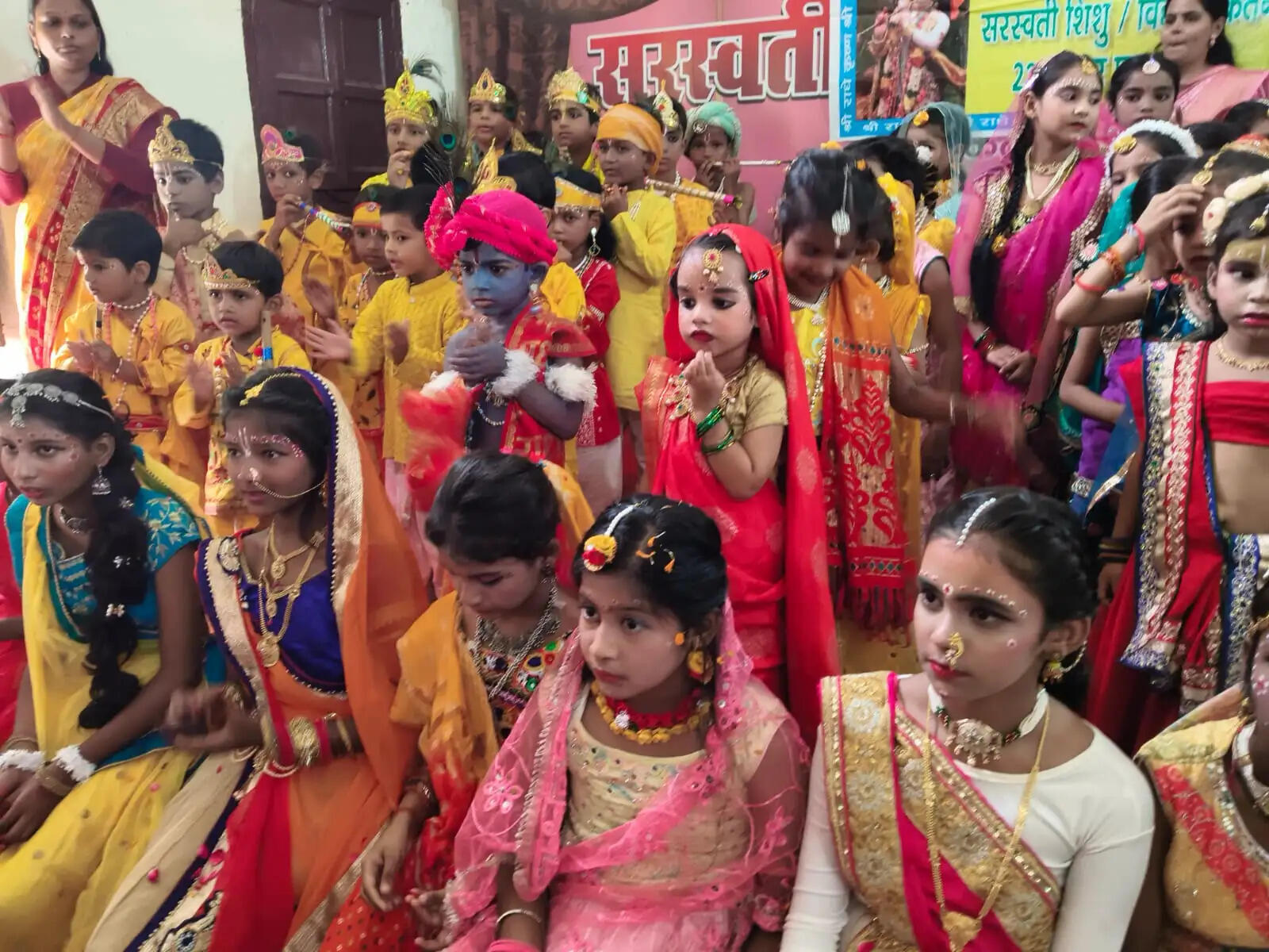 कृष्ण रूप सज्जा प्रतियोगिता नर से नारायण बनाने का सशक्त माध्यम : डॉ. मुरारजी त्रिपाठी