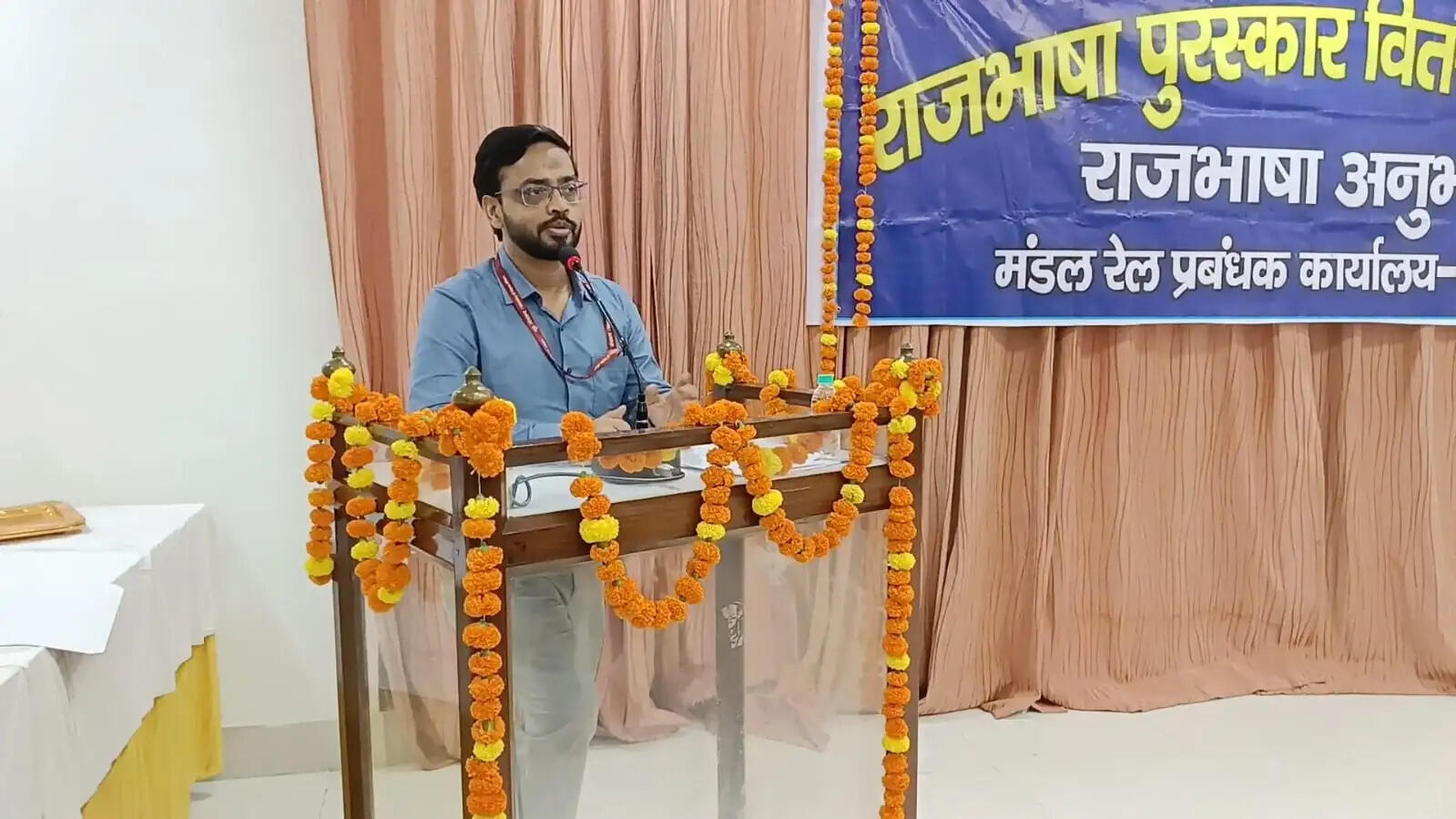 राजभाषा का प्रयोग एवं प्रसार निरंतर करते रहने की आवश्यकता : प्रेमशंकर झा