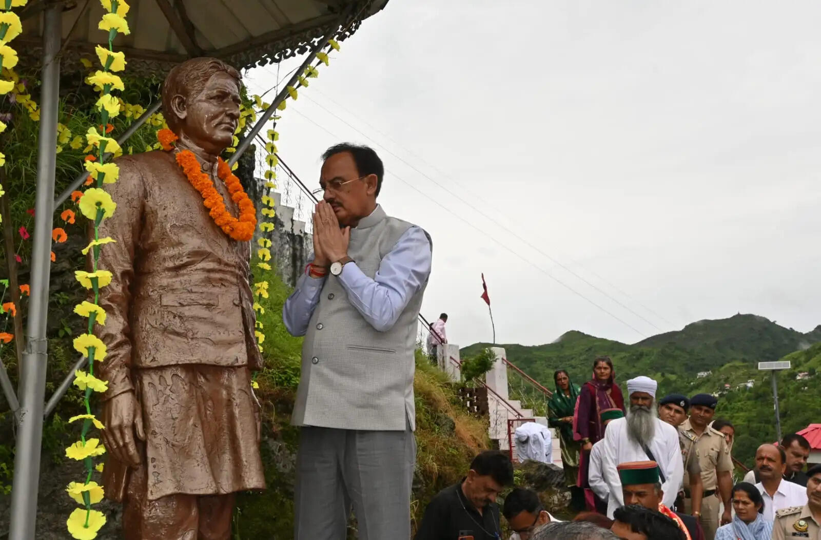 उद्योग मंत्री हर्षवर्धन चौहान ने दी हिमाचल निर्माता डॉ. वाईएस परमार को श्रद्धांजलि