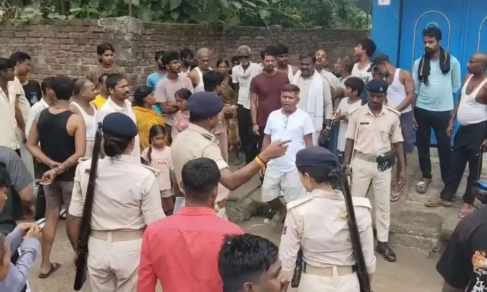 महिला और बेटी को बंधक बनाकर जेवर-नकदी लेकर फरार हुए बदमाश।