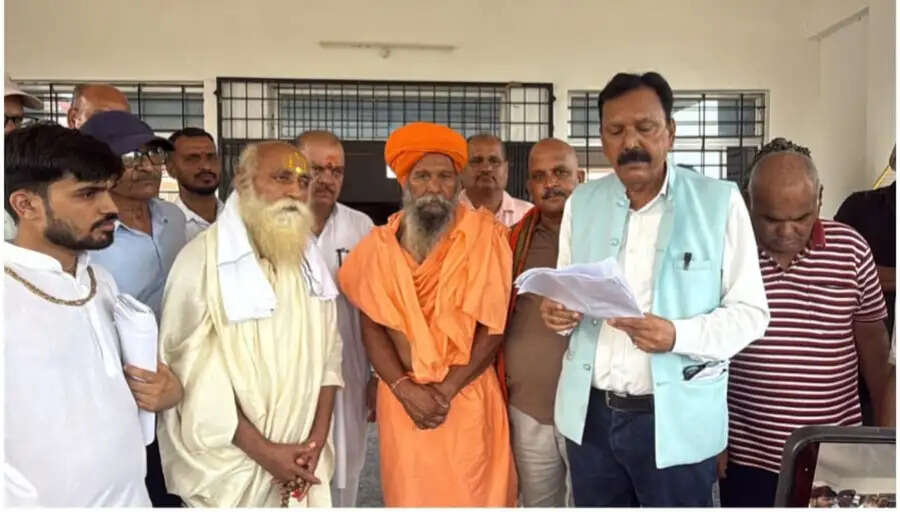 मैहरः प्राण प्रतिष्ठा के दौरान हंगामे और मूर्ति का अंगूठा तोड़ने पर मचा बवाल