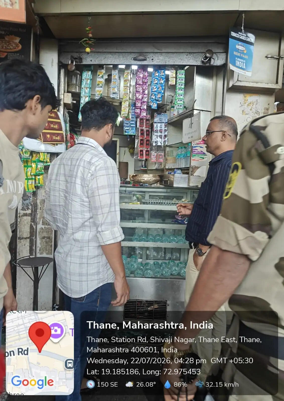 टीएमसी ने शाला क्षेत्रों में सिगरेट तंबाकू जब्त कर स्टॉल तोड़े