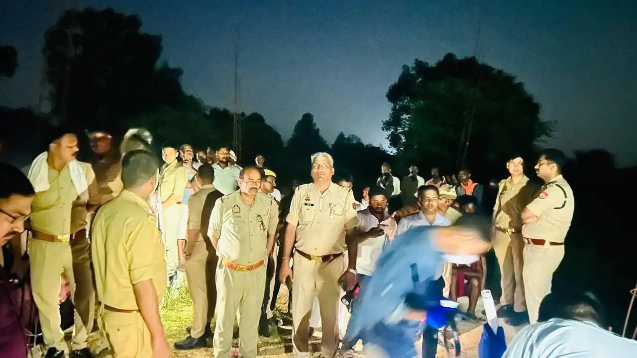 बांदा: घर के पास पानी से भरे गड्ढे में डूबने से दो सगे भाइयों की मौत