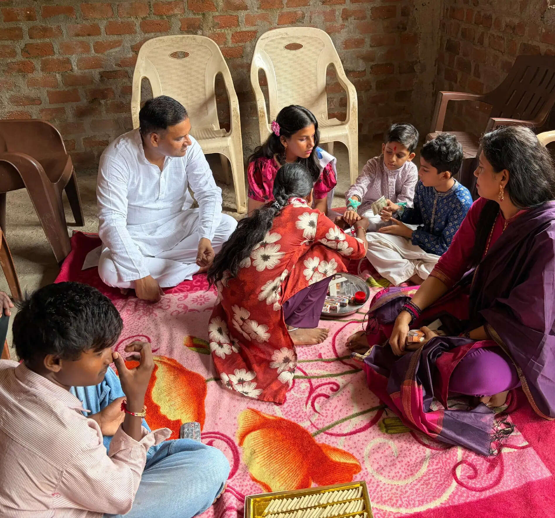 झाबुआ: रक्षाबंधन के पारिवारिक स्नेह, सौहार्द पर्व पर रैखांकित हुई प्रशासनिक संवेदनशीलता एवं अपनापन