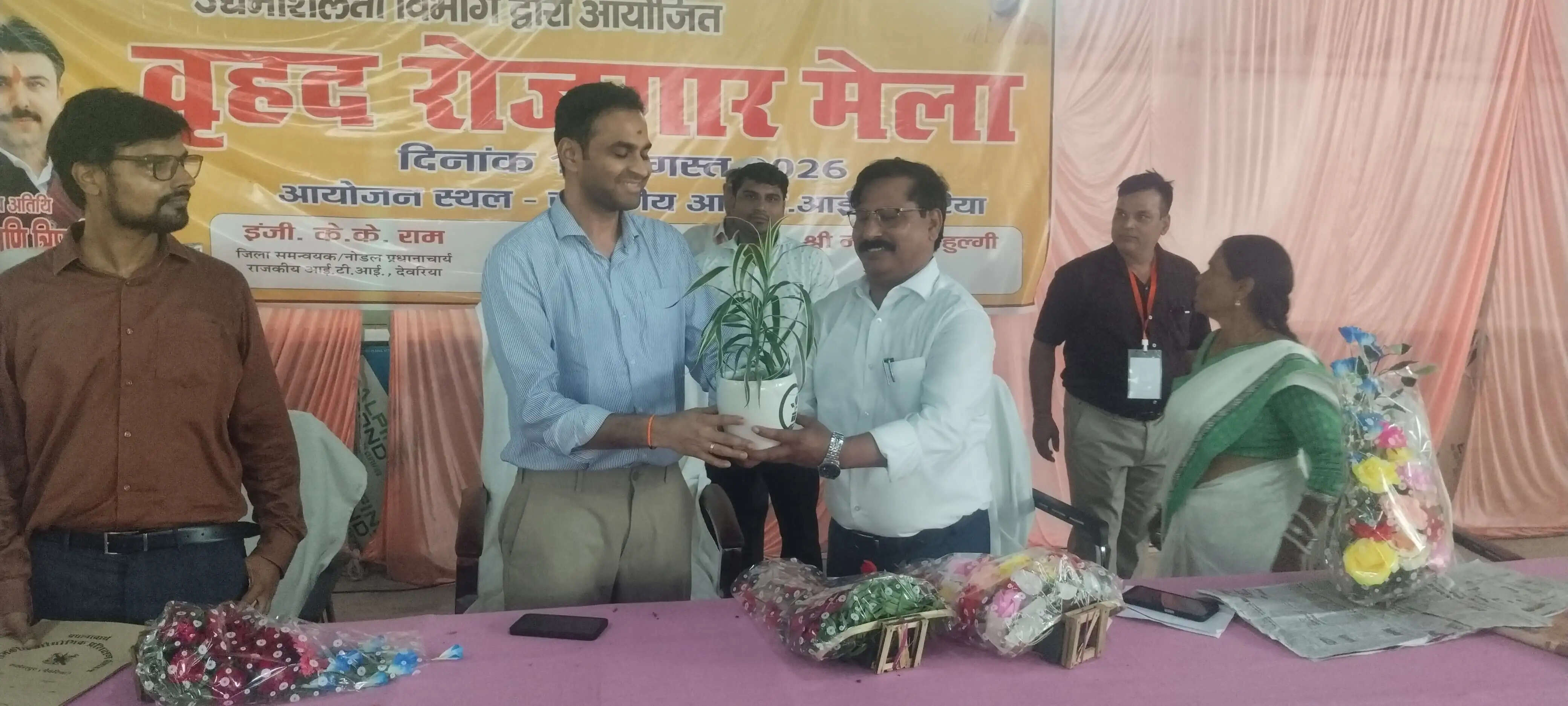 देवरिया : रोजगार मेले में 1190 अभ्यर्थियों का चयन, चार हजार युवाओं ने किया प्रतिभाग