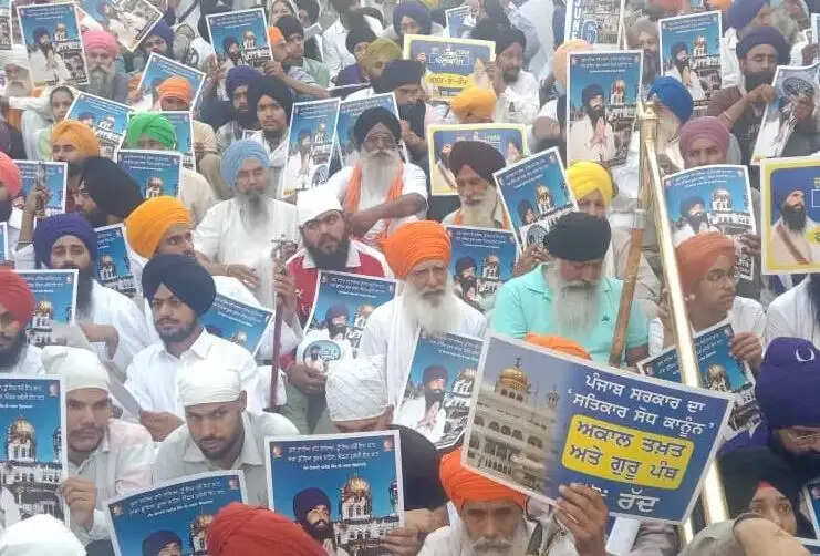 ऑपरेशन ब्लू स्टार की 42वीं बरसी: दरबार साहिब परिसर में लहराए भिंडरावाला के पोस्टर, नारेबाजी
