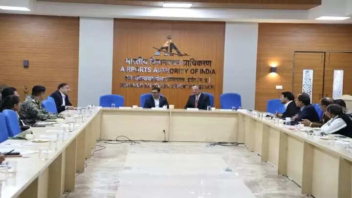 इंदौर नगर निगम क्षेत्र के आसपास की 8 पंचायतों में होंगे स्वच्छता के कार्यः सम्भागायुक्त डॉ. खाड़े