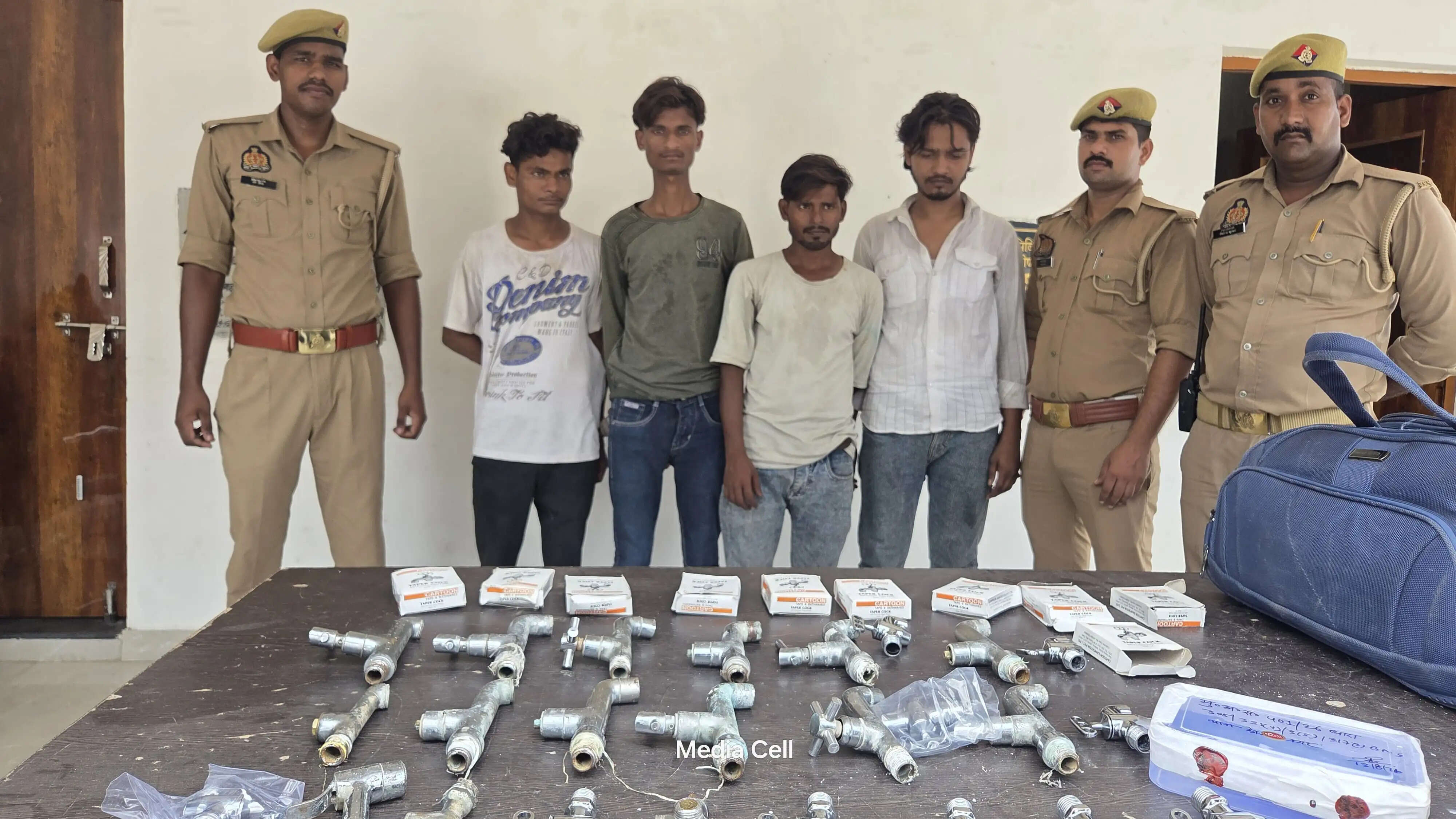 बांदा में टोंटी और नकदी चुराने वाले तीन चोर समेत चार गिरफ्तार, पुलिस कर रही पूछताछ