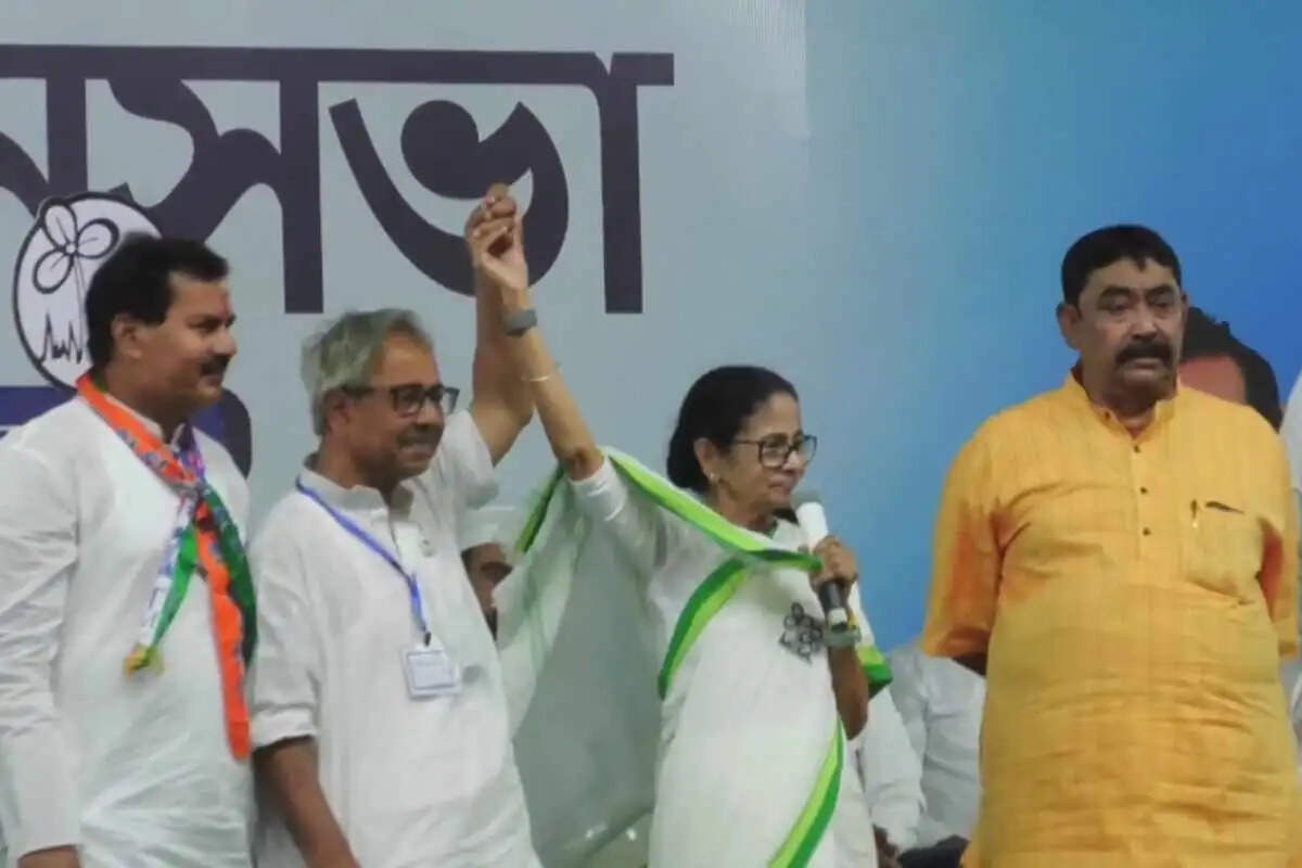 अमर्त्य सेन और रवींद्रनाथ का अपमान किया गया : बीरभूम में प्रचार के दौरान भाजपा पर ममता ने लगाई आरोपों की झड़ी