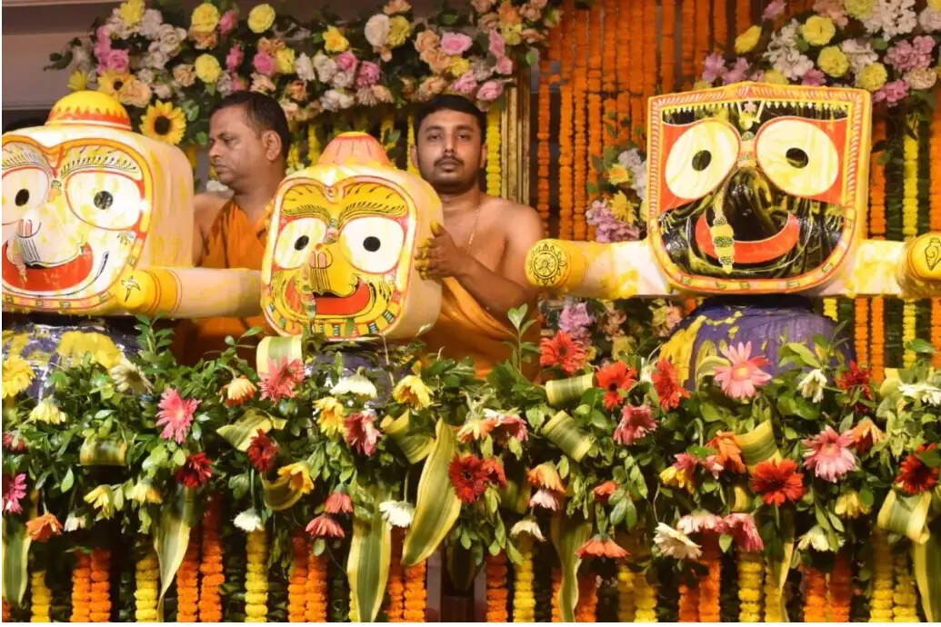 भगवान जगन्नाथ का 108 कलशों से महास्नान, 56 भोग के बाद 15 दिनों के अनवसर में विराजे महाप्रभु