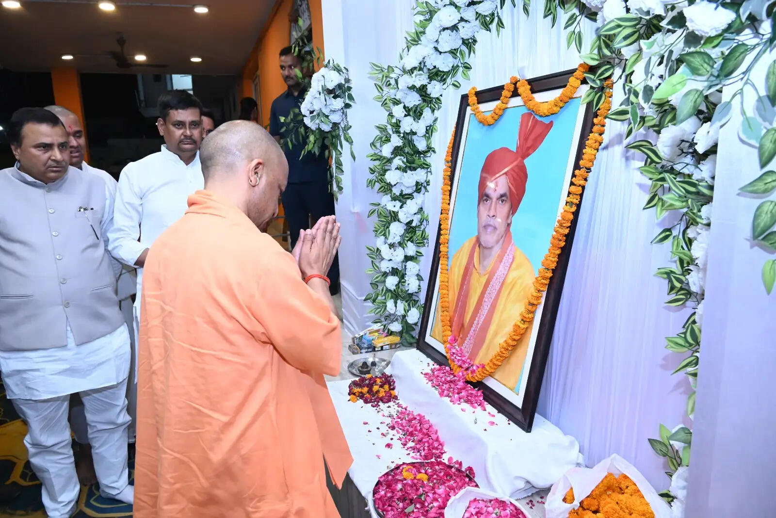 पूर्व एमएलसी के पुत्र को मुख्यमंत्री ने दी भावभीनी श्रद्धांजलि