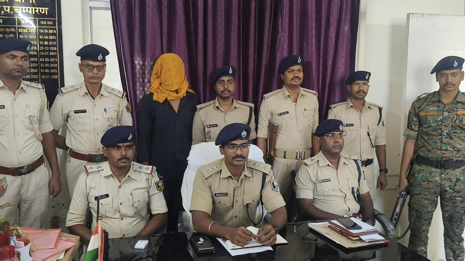 बेतिया में देसी कट्टा और जिंदा कारतूस के साथ युवक गिरफ्तार
