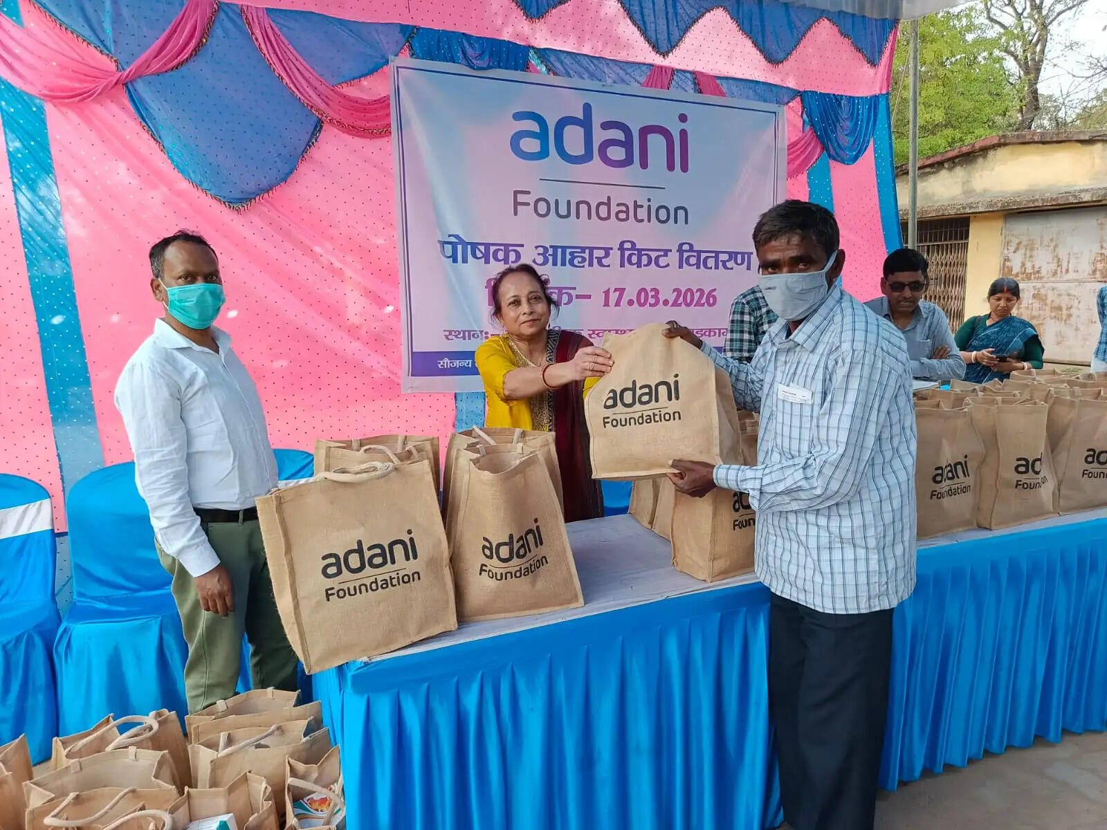 अदाणी फाउंडेशन ने 80 टीबी मरीजों को दिया पोषण किट
