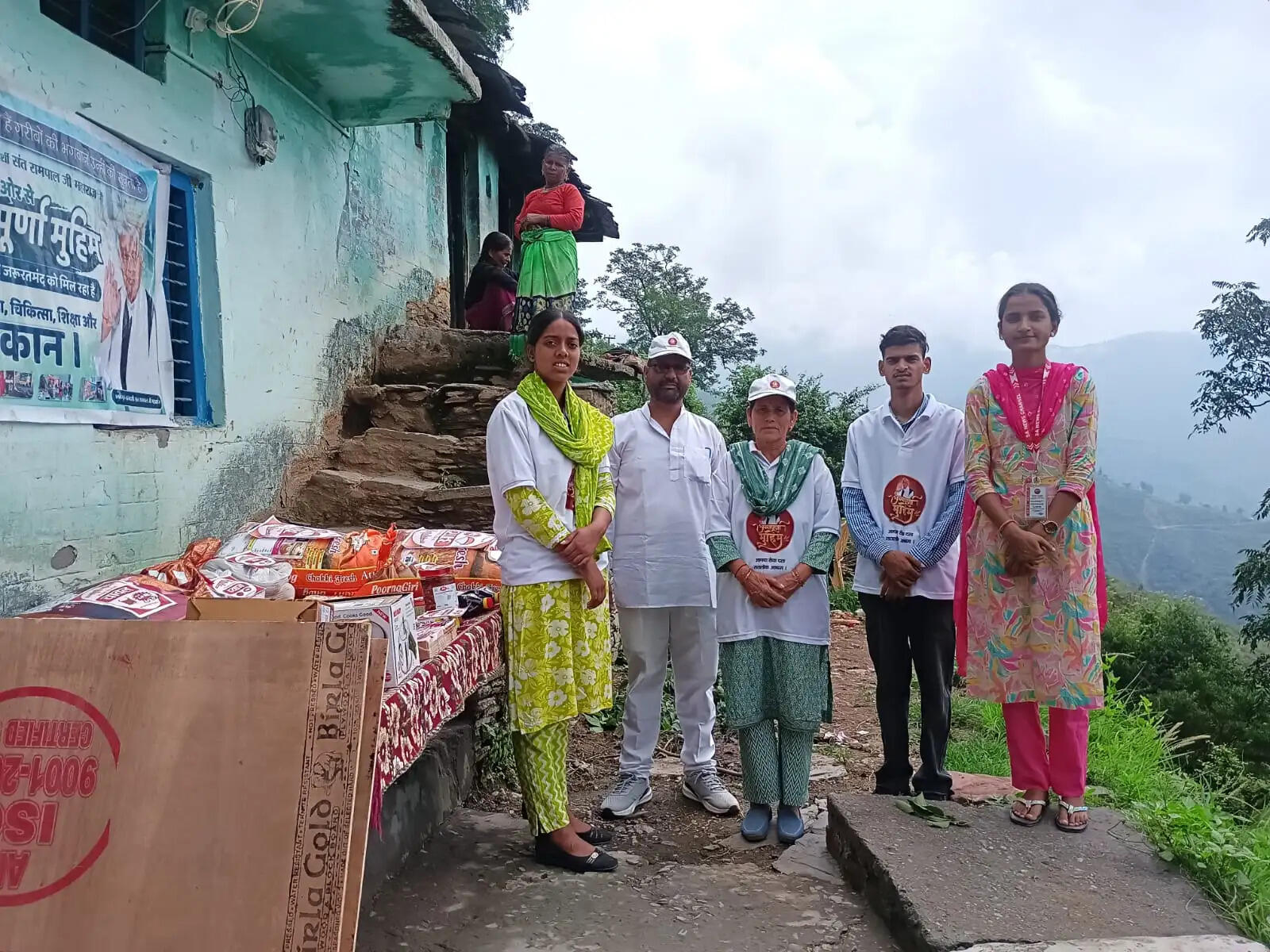 जरूरतमंद परिवार को मिला सहारा, संत रामपाल के अनुयायियों ने लिया गोद