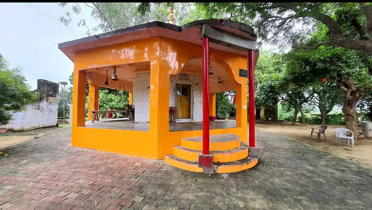 'इत्र नगरी' में आध्यात्मिक पर्यटन को बढ़ावा, कन्नौज में सहेजी जा रही च्यवन ऋषि की विरासत: जयवीर सिंह