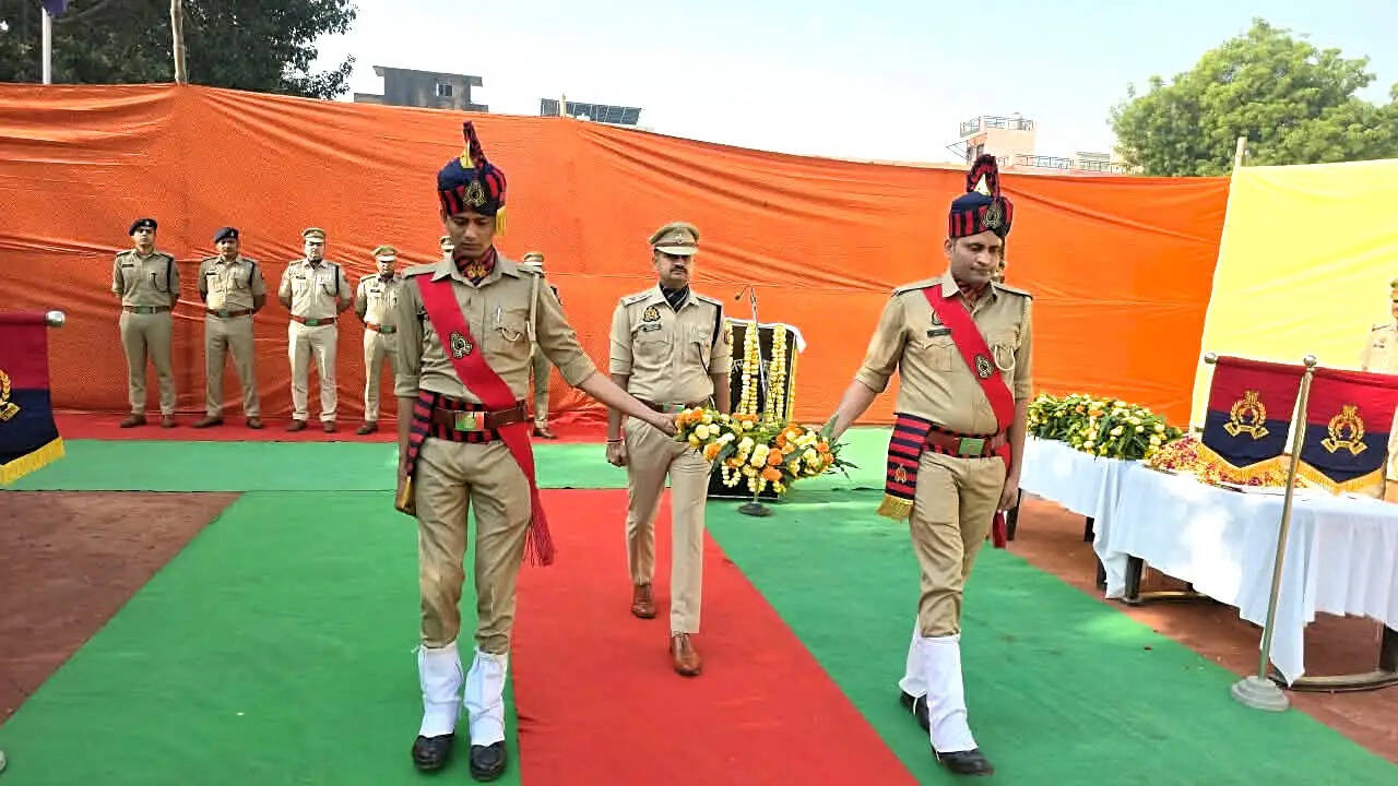 पुलिस स्मृति दिवस पर शहीद पुलिसकर्मियों को दी भावभीनी श्रद्धांजलि