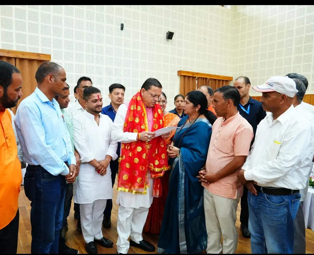 मुख्यमंत्री ने सुनीं जन समस्याएं, त्वरित निस्तारण के दिए निर्देश