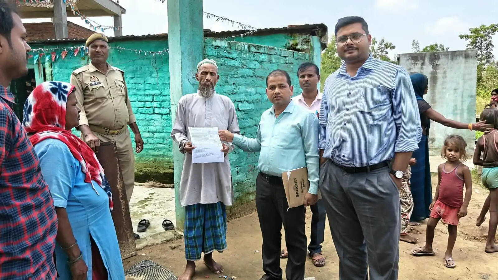 श्रावस्ती : जमुनहा में पांच गैर मान्यता प्राप्त स्कूल-मदरसे बंद, गेट पर चस्पा किया नोटिस
