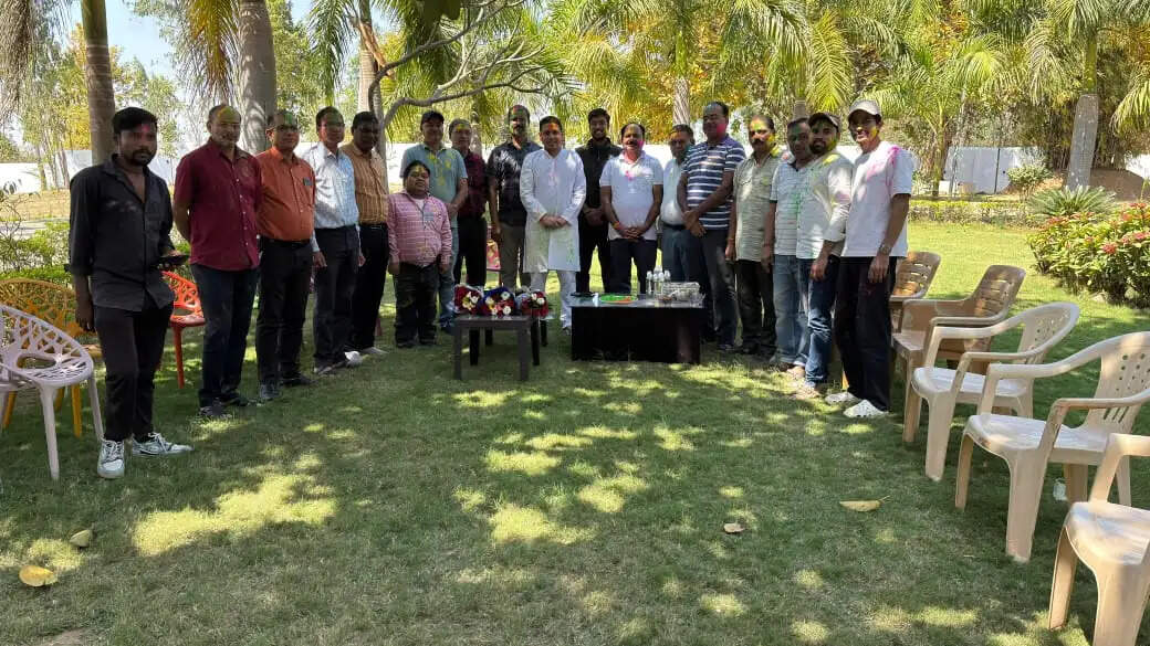 अनूपपुर: होली की धूम, डफली की थाप और फाग के गीतों के बीच जमकर उड़ा गुलाल, सुरक्षा के रहे कड़े इंतजाम