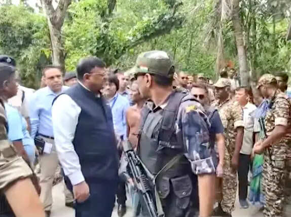 नंदीग्राम में चुनाव व्यवस्था का निरीक्षण करने पहुंचे सीईओ