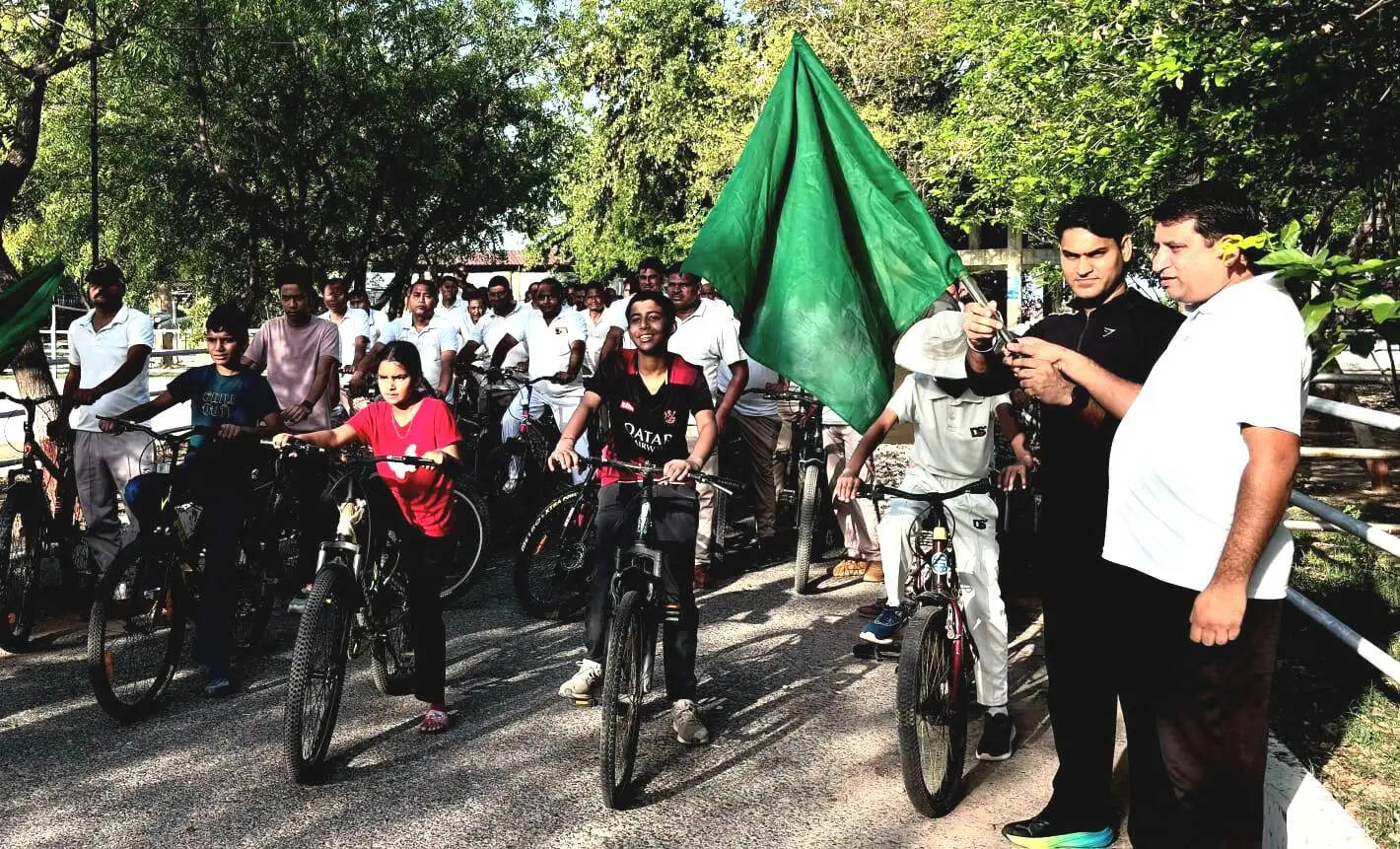 संडे ऑन साइकिल अभियान के तहत साइकिल रैली निकाली