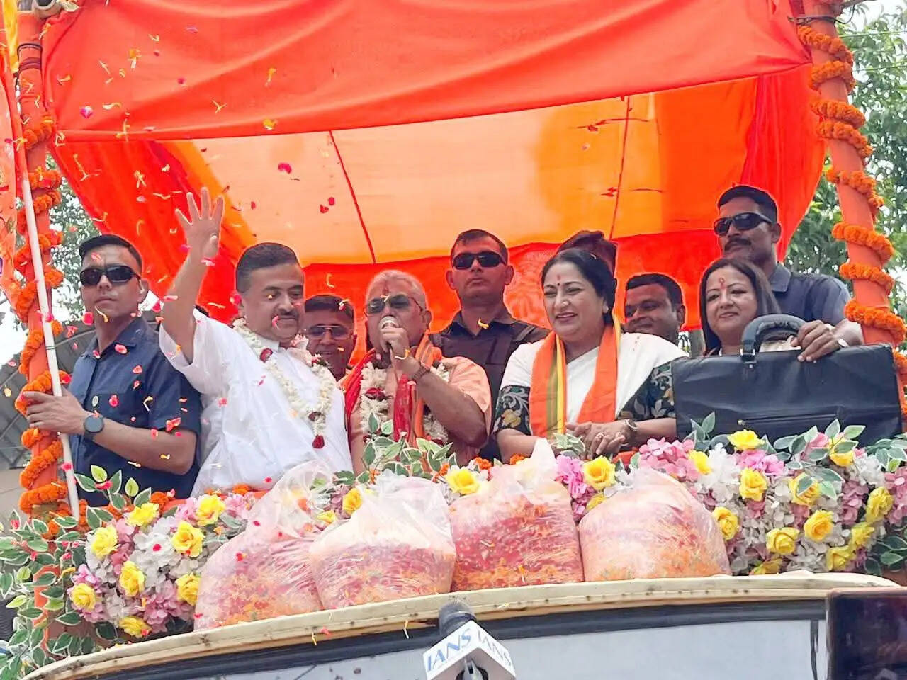 खड़गपुर में भाजपा प्रत्याशियों ने दाखिल किए नामांकन पत्र