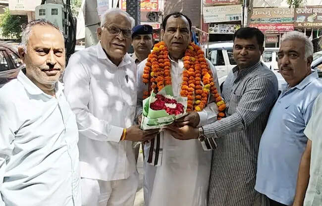 सोनीपत: गांधी जयंती पर खादी खरीदने के साथ स्वच्छता अभियान चलाकर दिया संदेश