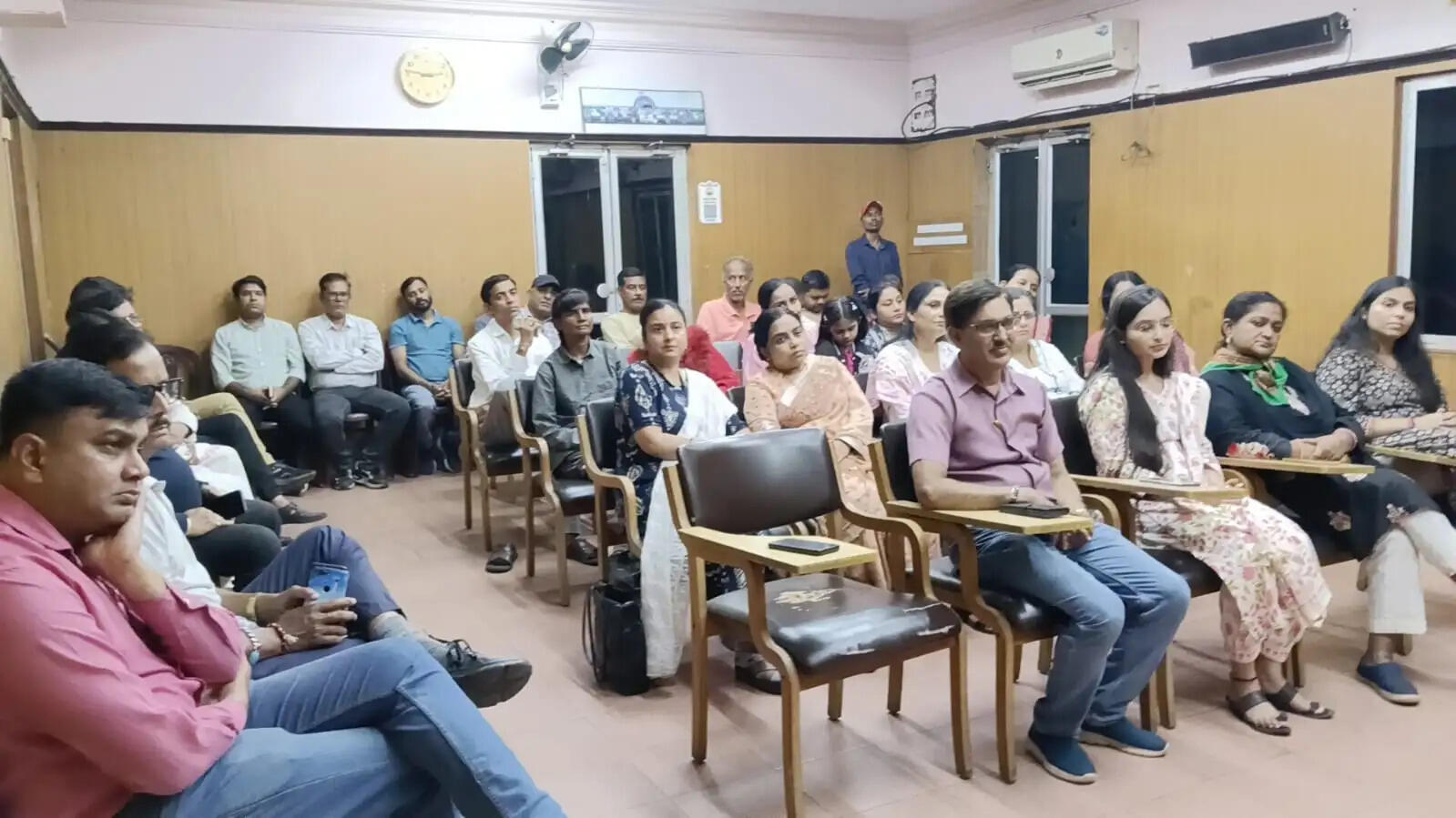 रायपुर प्रेस क्लब में आकाशवाणी उपनिदेशक स्व. विकल्प शुक्ला को भावभीनी श्रद्धांजलि, पत्रकारों ने साझा किए आत्मीय स्मृतियां