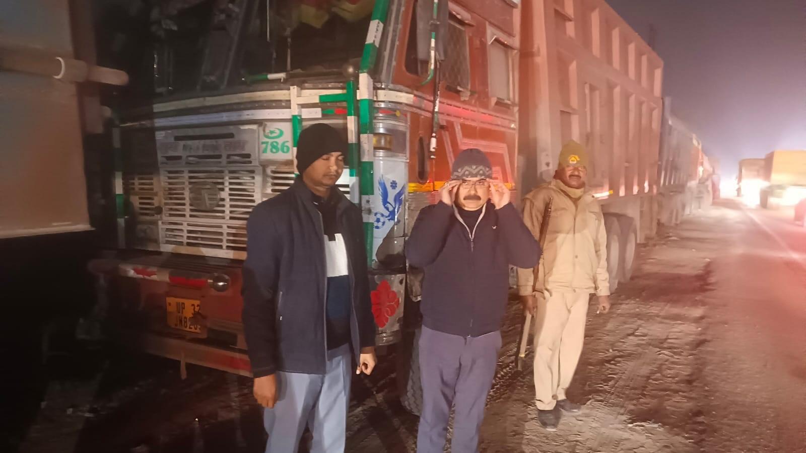 अवैध खनन पर प्रशासन का शिकंजा, 10 ट्रक सीज