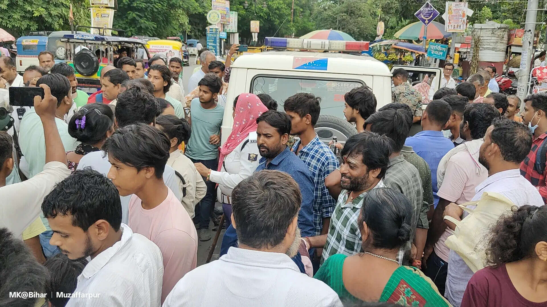 मुजफ्फरपुर में ओवरटेक को लेकर खूनी संघर्ष
