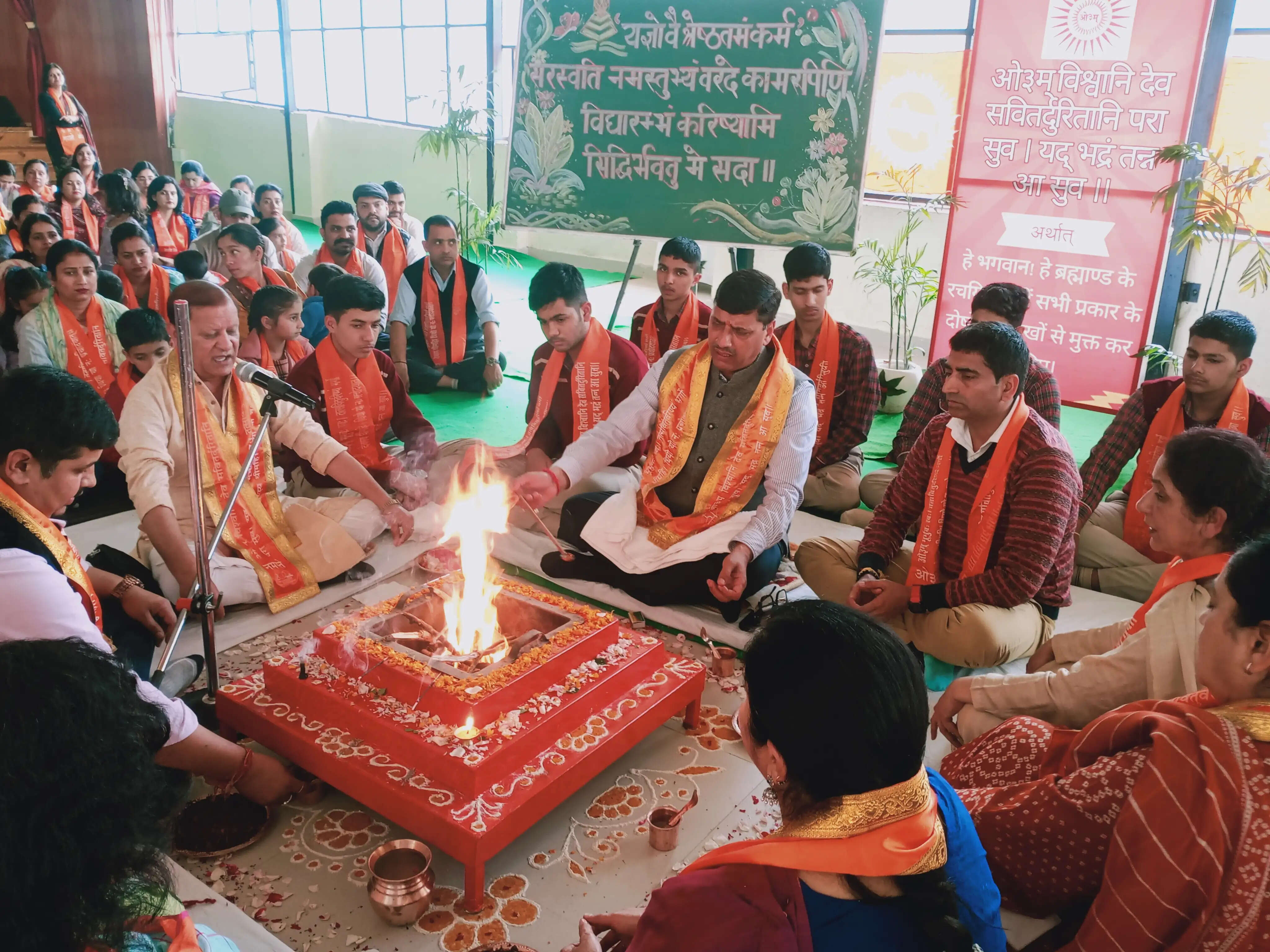 वैदिक मंत्रोच्चार और पावन आहुतियों के साथ डीएवी मंडी में नए शैक्षणिक सत्र का शंखनाद
