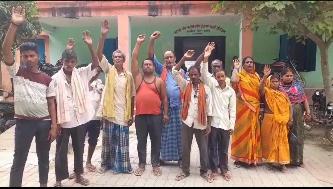 स्वच्छता कर्मियों को कचरा फेंकने को लेकर झेलनी पड़ती है फजीहत