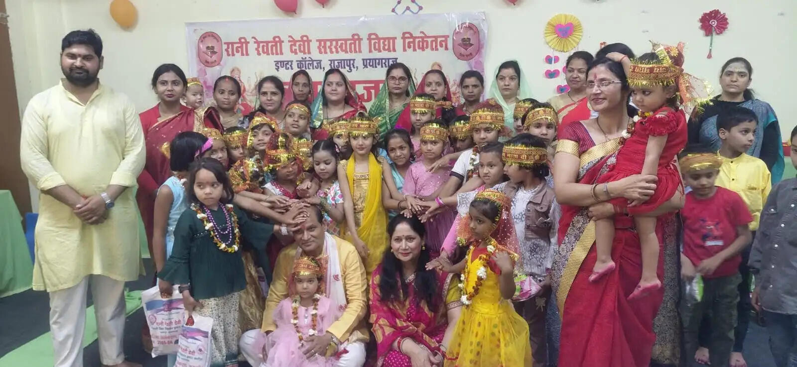 रानी रेवती देवी सरस्वती विद्या निकेतन में कन्या पूजन के साथ मना दुर्गाष्टमी का पर्व