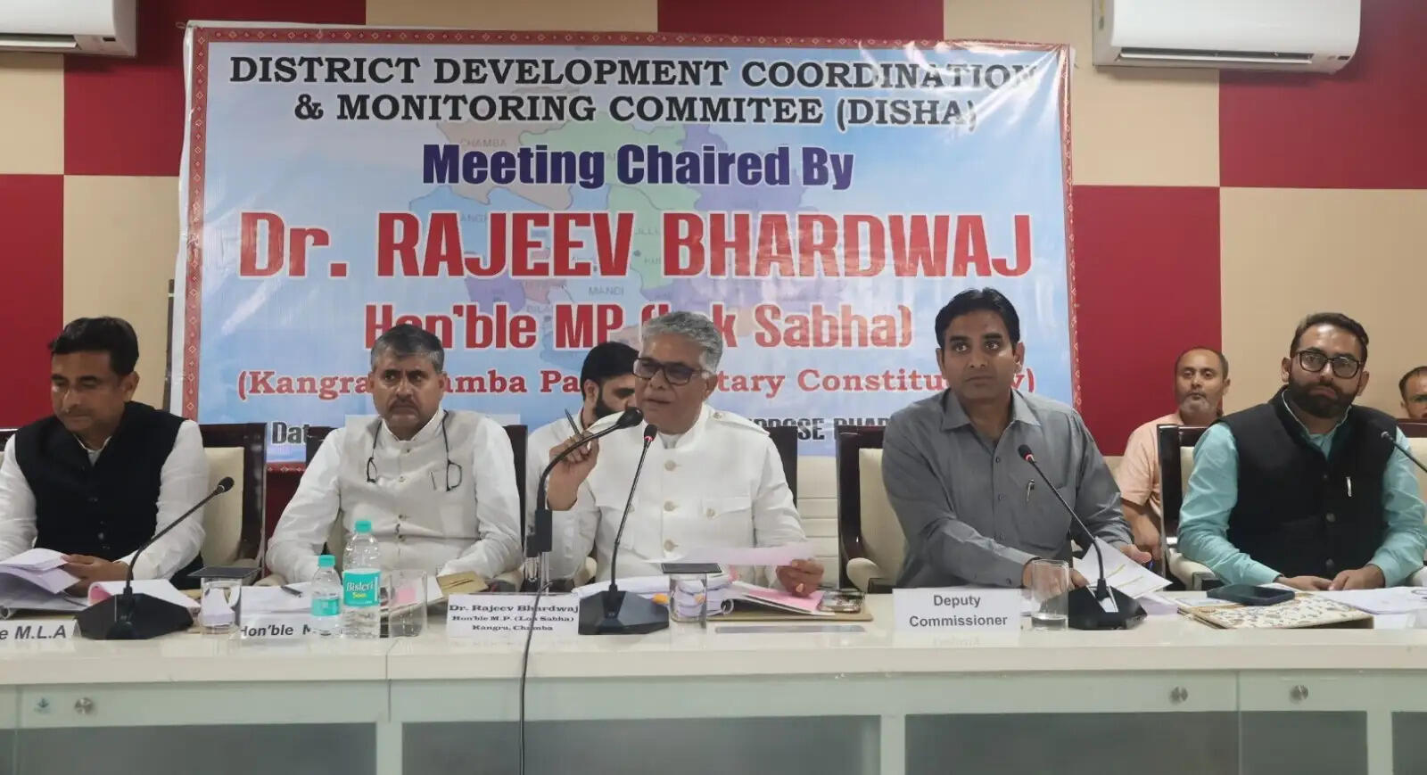 केंद्र की गाइडलाइन के अनुसार अधिकारी समयबद्ध पूरा करें विकास कार्य : डाॅ. राजीव भारद्वाज