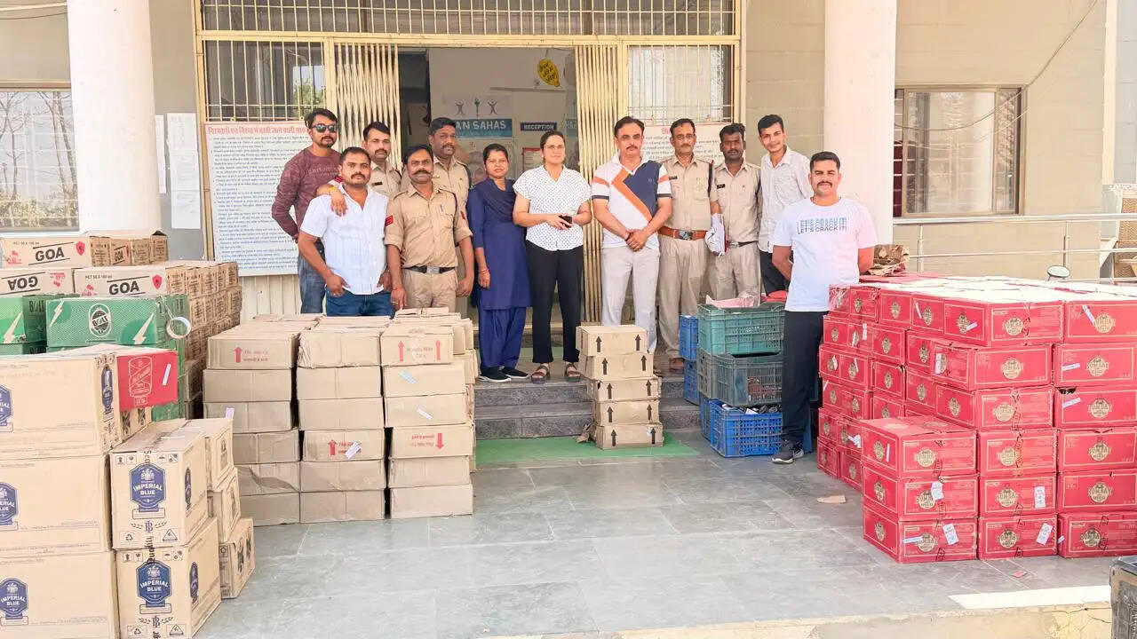 दमोह: पथरिया पुलिस की बड़ी कार्रवाई: 304 पेटियां अवैध शराब जब्त, 15.30 लाख की खेप पकड़ी