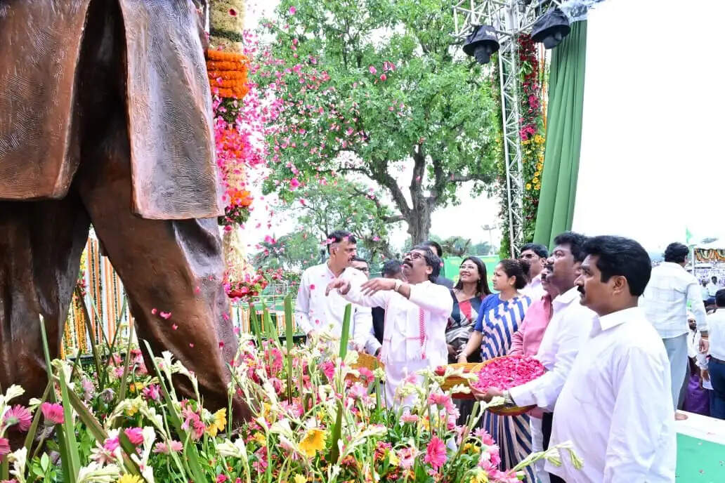 संघर्षों से ही खत्म होगा शोषण, आदिवासियों की एकता ही उनकी ताकत : मुख्यमंत्री