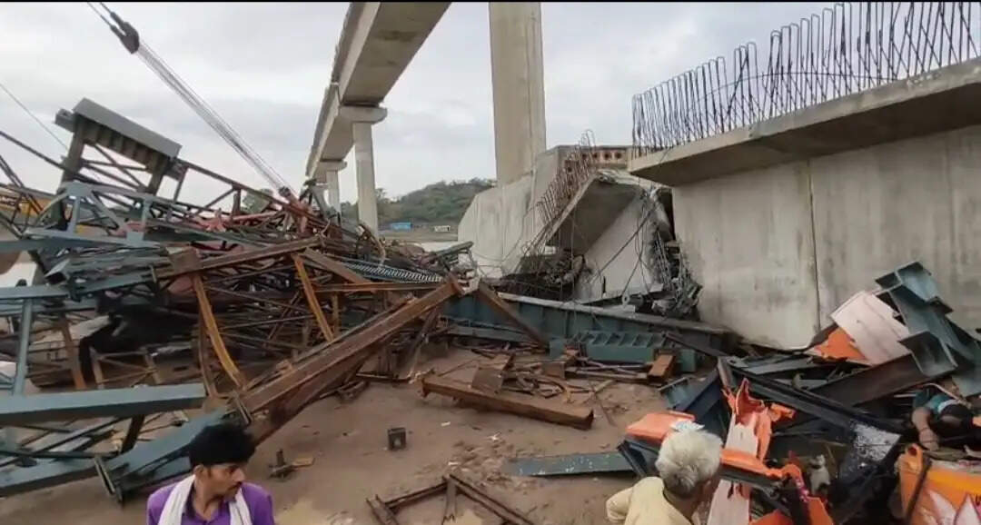 (अपडेट) आंधी में बेतवा नदी पर निर्माणाधीन पुल की स्लैब ढहने से छह मजदूराें की माैत, कई दबे हाेने की आशंका