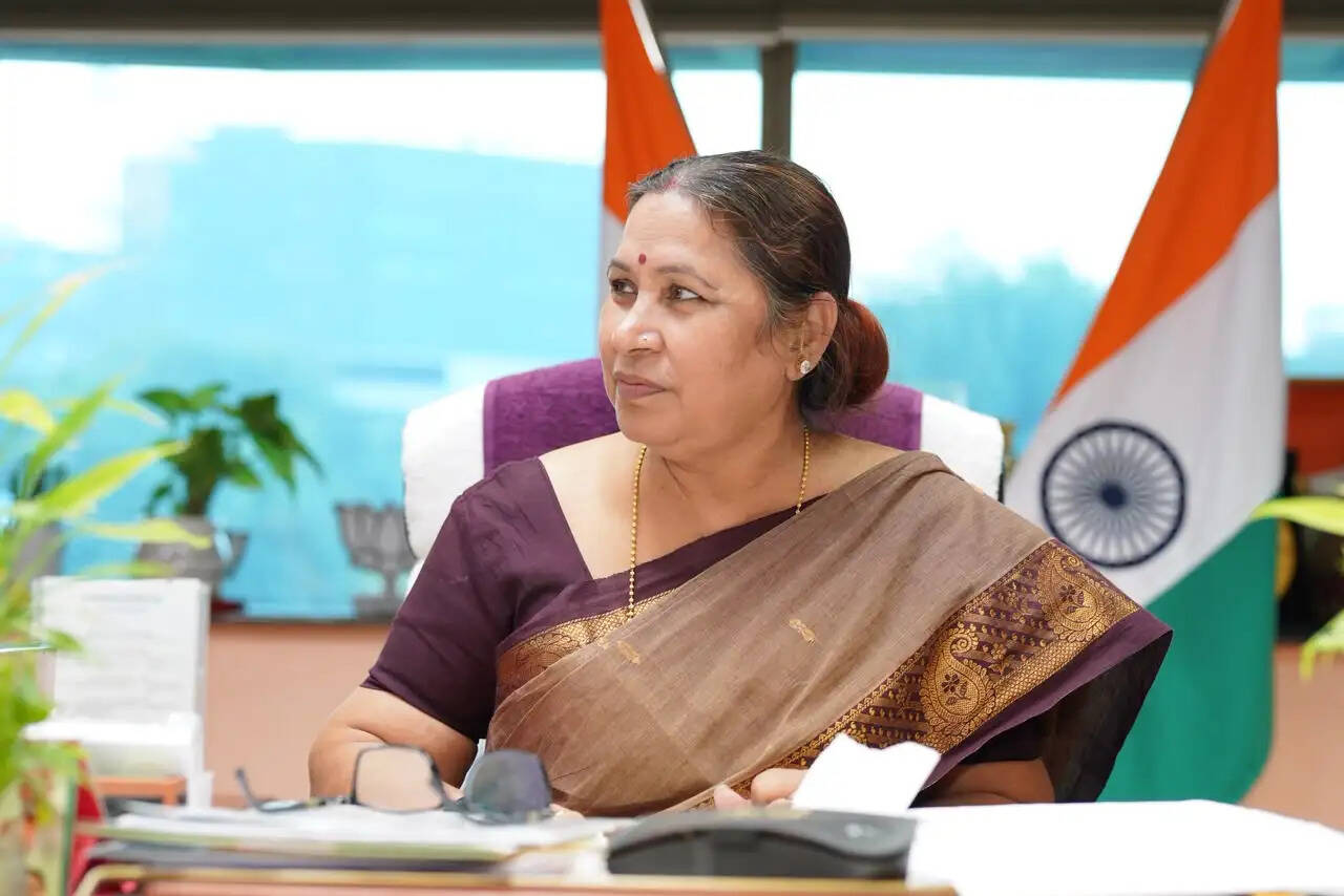 प्रदूषण की रोकथाम के लिए एमसीडी की तैयारी तेज, 700 हॉपर पिकर्स होंगे तैनात : सत्या शर्मा