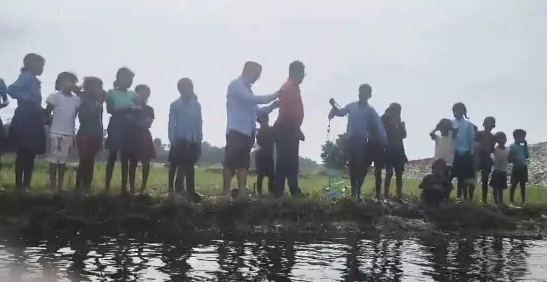सुरक्षित शनिवार के तहत बाढ़ से बचाव को लेकर स्कूली बच्चों का हुआ मॉकड्रिल