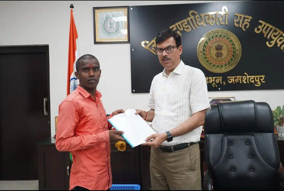 अनुकंपा नियुक्ति के तहत तीन आश्रितों को मिला नियुक्ति पत्र