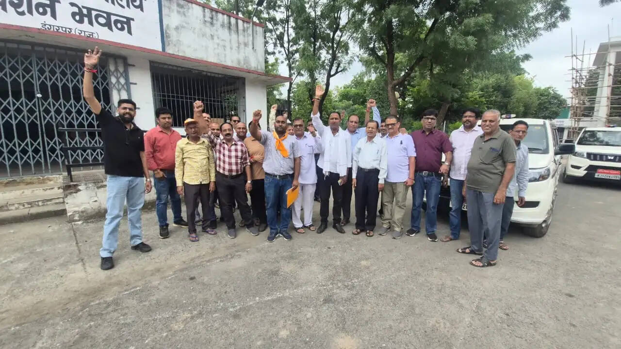 नगरीय निकाय आम चुनाव-2026 : नामांकन का दौर जारी, डूंगरपुर नगर परिषद में 25 तो सागवाड़ा नगरपालिका में 23 पर्चे दाखिल