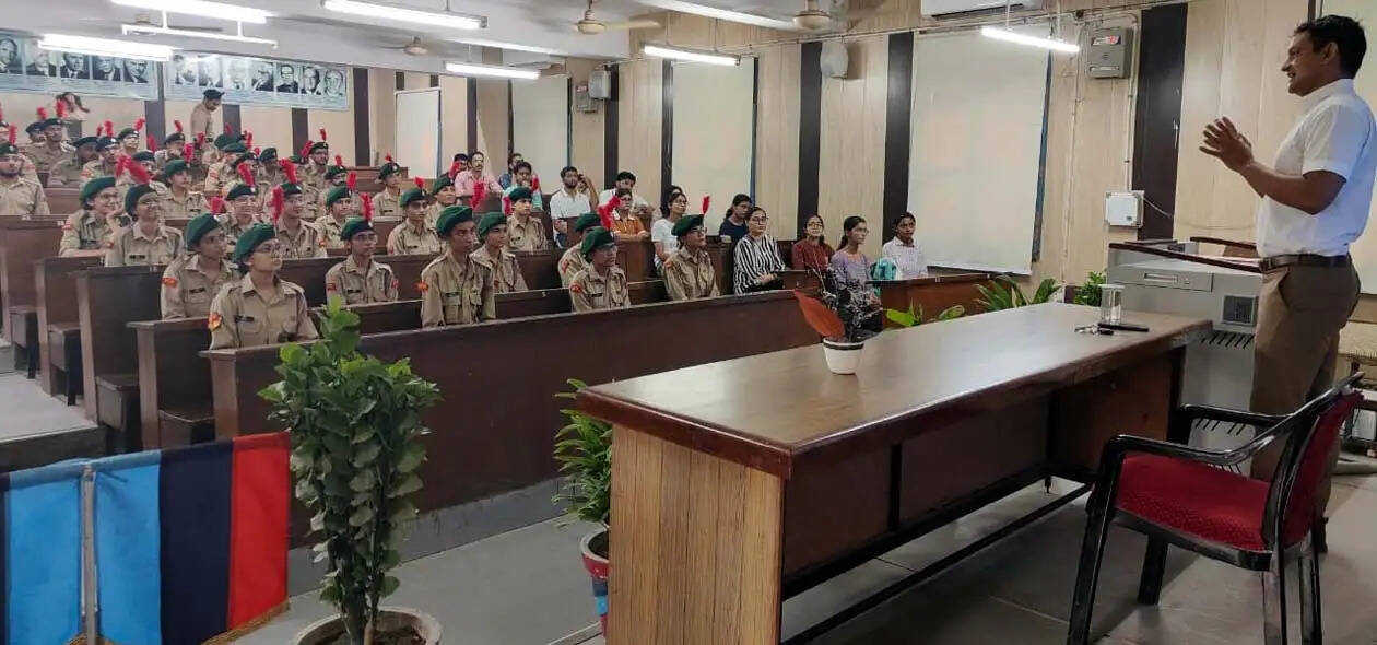 हिसार : लाइफस्टाइल डे पर सही पोषण व फिटनेस पर व्याख्यान